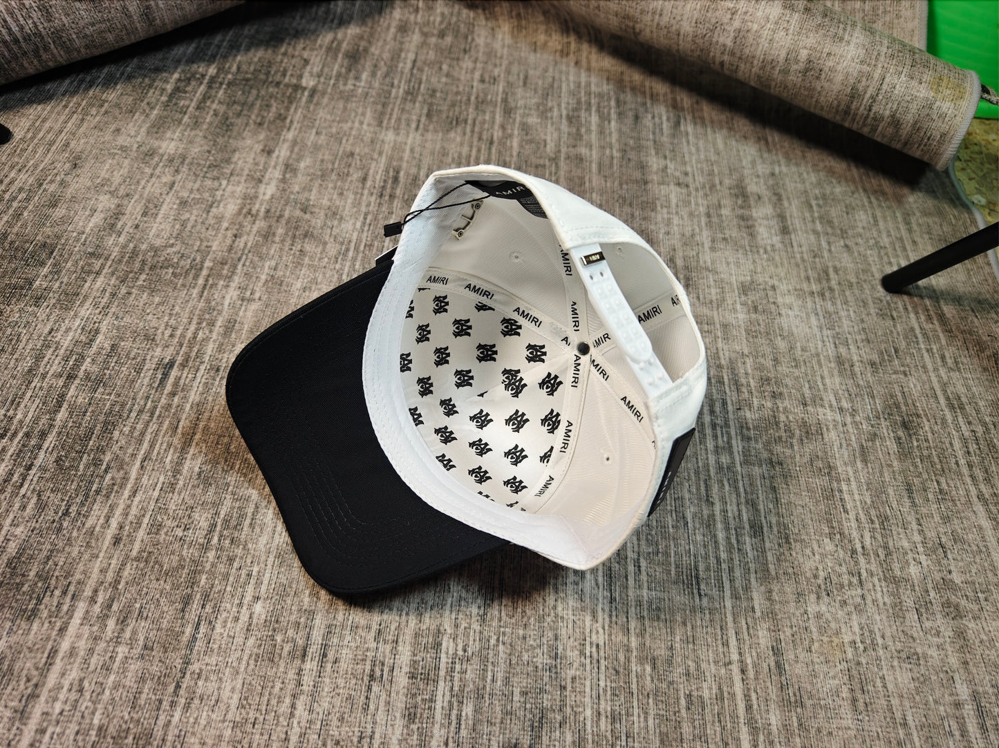 MA two-tone HAT