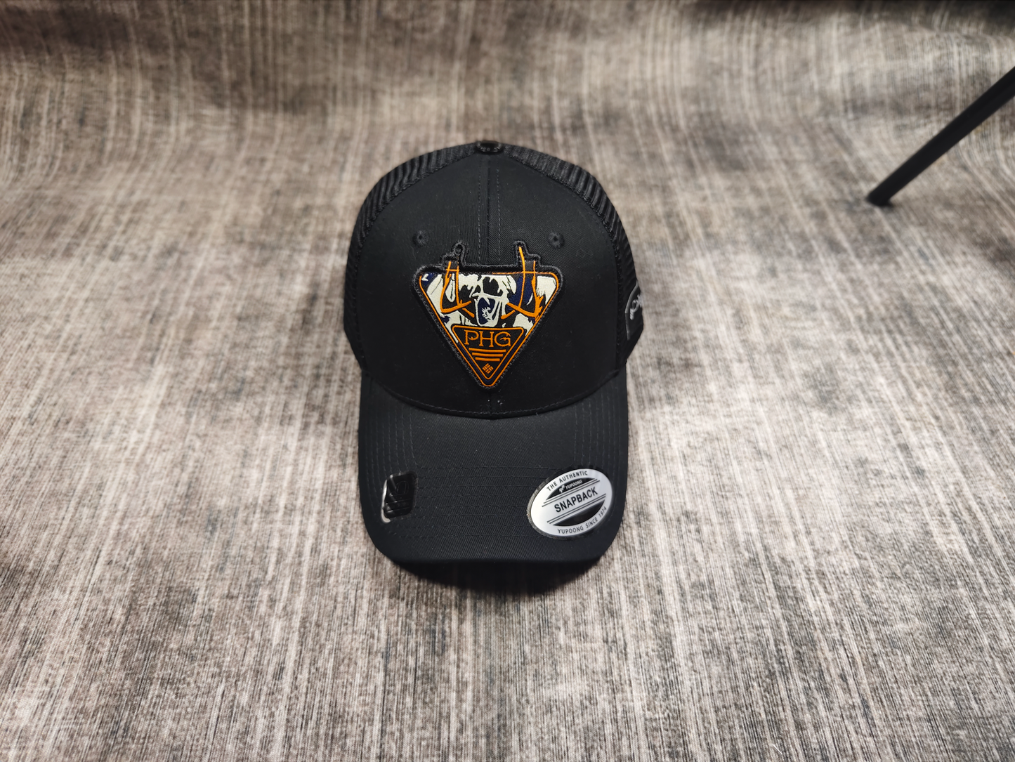 Animal woven label mesh cap