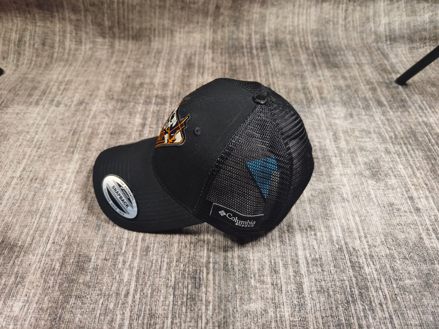 Animal woven label mesh cap