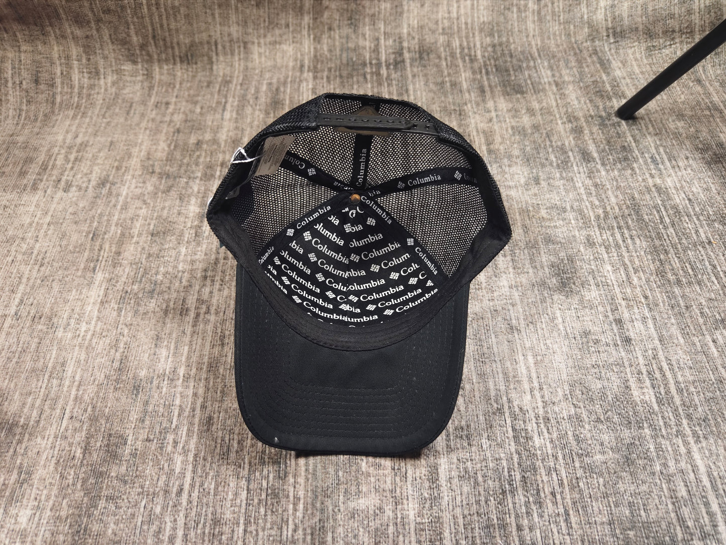 Woven label mesh cap