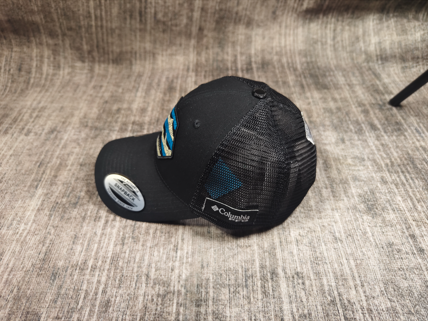 Woven label mesh cap