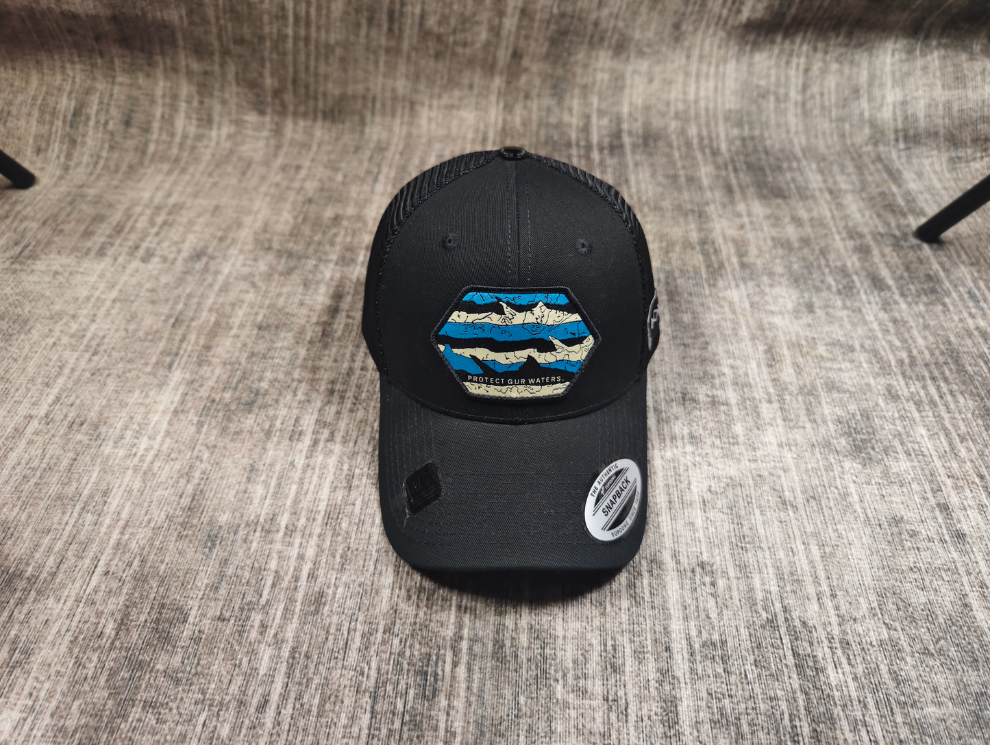 Woven label mesh cap