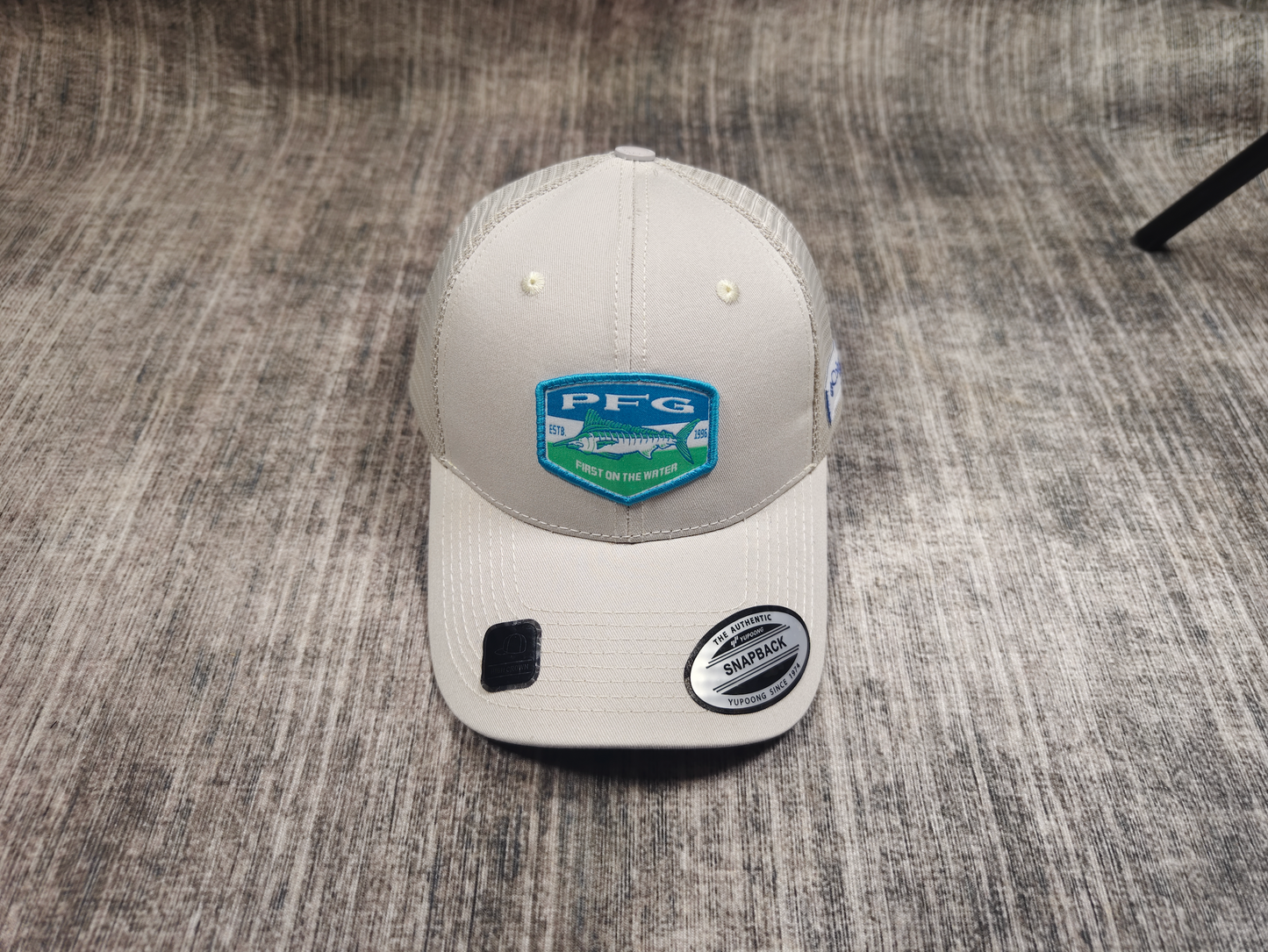 Woven label mesh cap