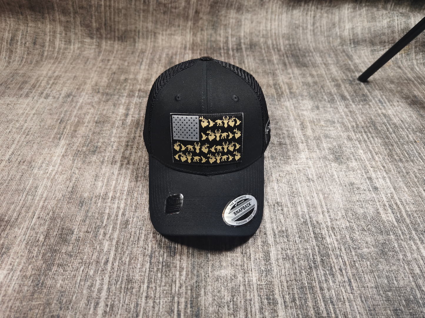 Woven label mesh cap