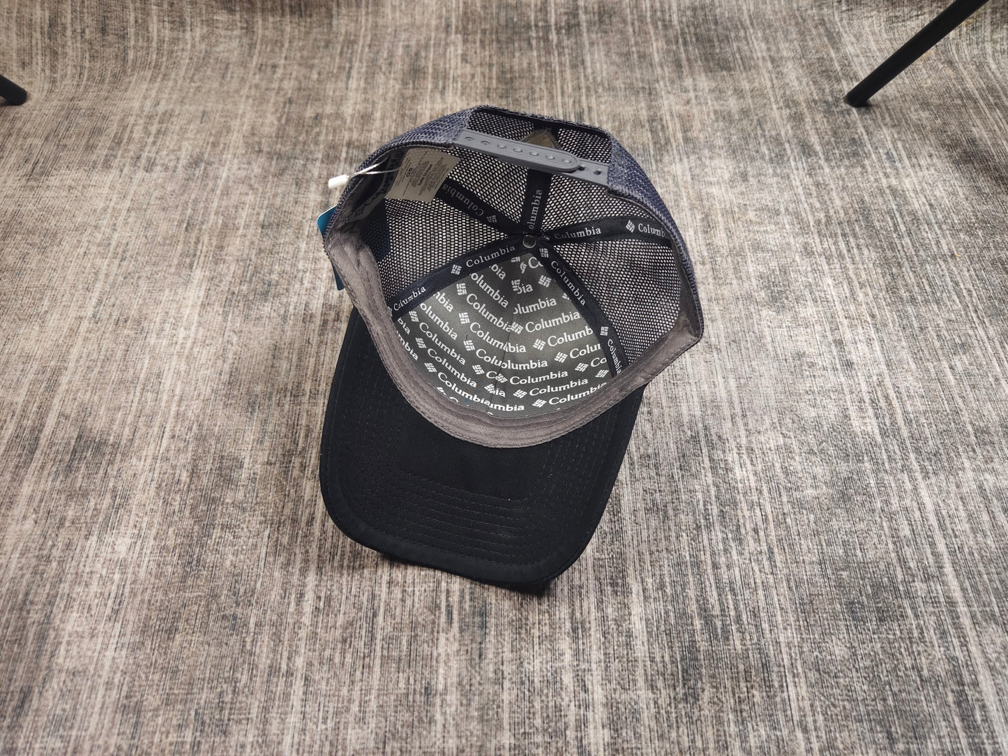Woven label mesh cap
