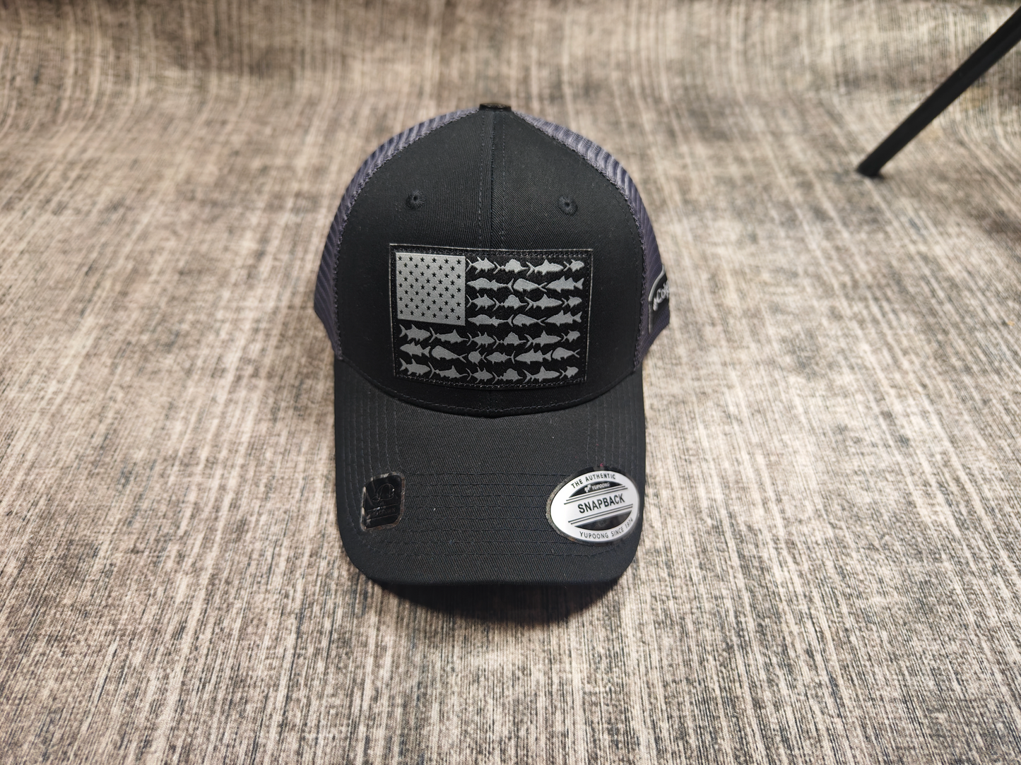 Woven label mesh cap