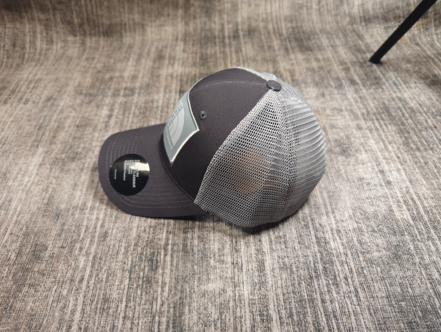 Woven label mesh cap