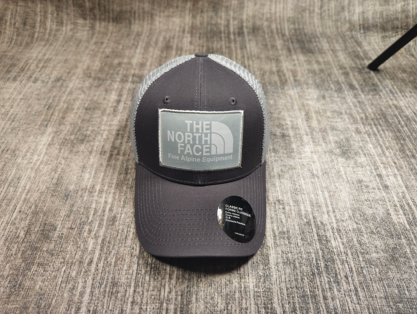 Woven label mesh cap